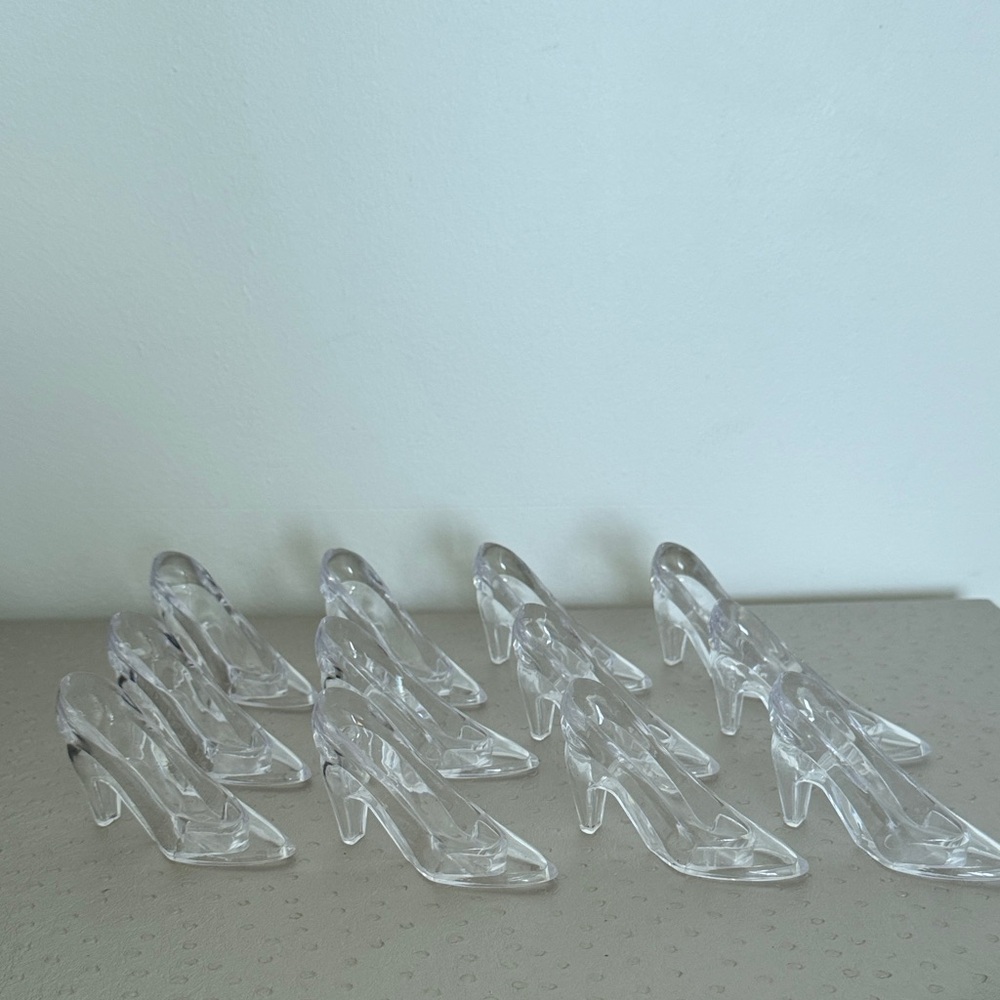 12 “Glass Slippers” Party Decor